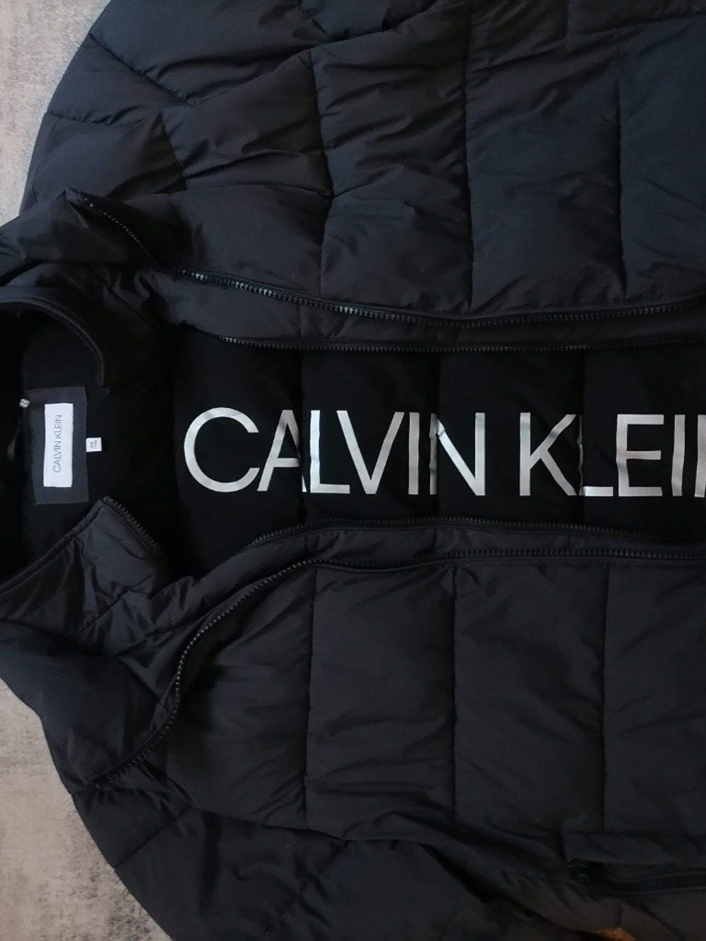 Calvin Klein - Picture 7 of 9